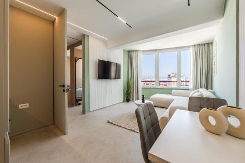 Marina Jacuzzi Suites by Premium Selection - image 4