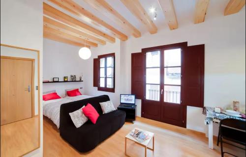 2 twin beds, 1 sofa bed