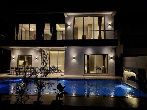 The Villa Exotica with Pool, Lawn and Games - Alibag - Alibaug