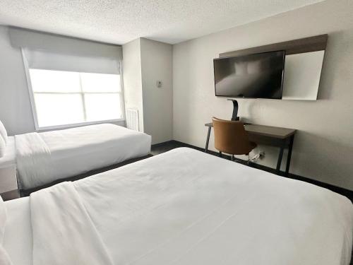 Comfort Inn & Suites Cartersville - Emerson Lake Point - image 13