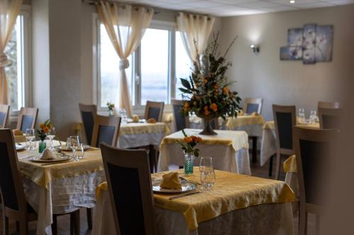Restorāns, The Originals Boutique, Hôtel Les Bergeronnettes, Champagneux in Champagneux ciems