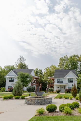 Bay Pointe Inn in Orangeville, USA