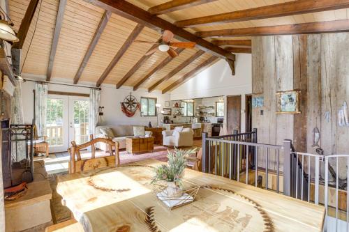 Walk to Alpine Lake Terra Alta Cabin with Deck in Terra Alta