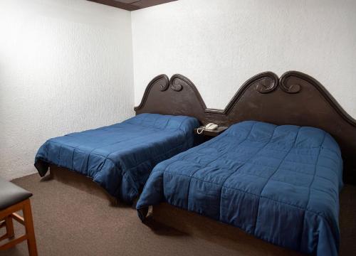 2 double beds