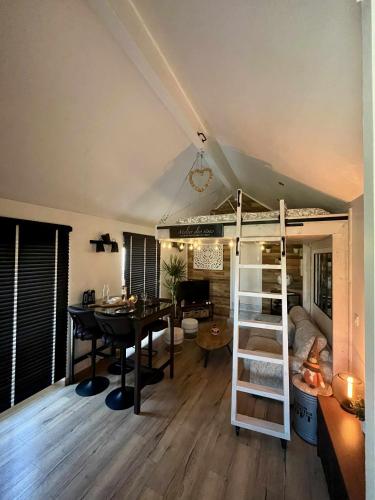 Общ салон/телевизионна зона, Le Perchoir " Une nuit suspendu dans le temps" in Шеси