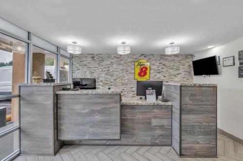 Super 8 by Wyndham Morganton - image 7