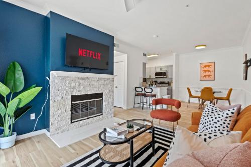 Modern 1BR near Oak Lawn