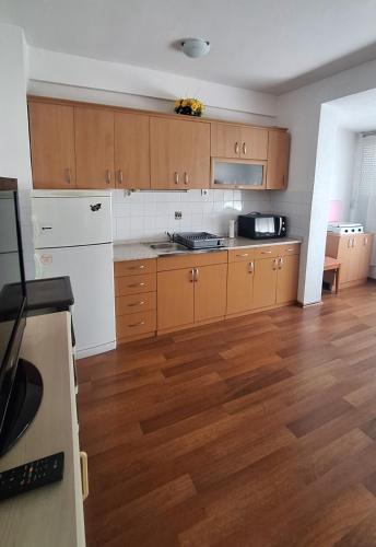 صالة مشتركة/ منطقة التلفزيون, Blue Sky Ohrid in فوسكا