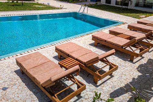 Swimming pool, The Edge in Bijilo