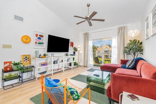 Bright King Bed Escape Pondview Half mile to Beach