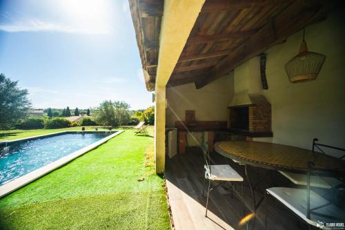 Peldbaseins, Le Clos du Buis in Poulx