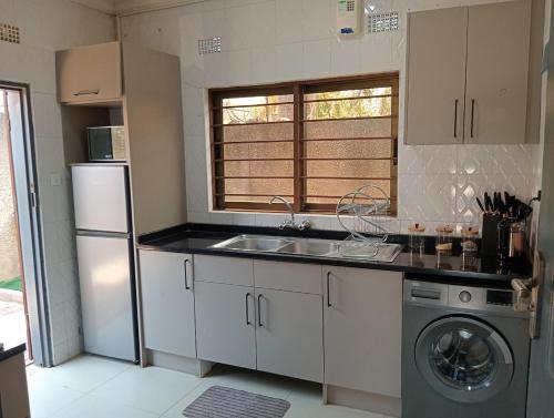 3 bdr apartment with Solar Backup & Wi-Fi Salama in เชลสตัน