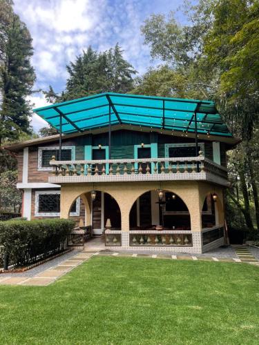 Casa del Bosque - Hermosa y Cálida Cabaña en Huitzilac - 22 huéspedes (Casa del Bosque - Hermosa y Calida Cabana en Huitzilac - 22 huespedes) in 里爾蒙特卡辛諾