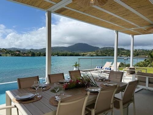 EAST KEYS - Villa Jamming, piscine à débordement et accès privé à la mer (EAST KEYS - Villa Jamming, piscine a debordement et acces prive a la mer) in Le Vauclin