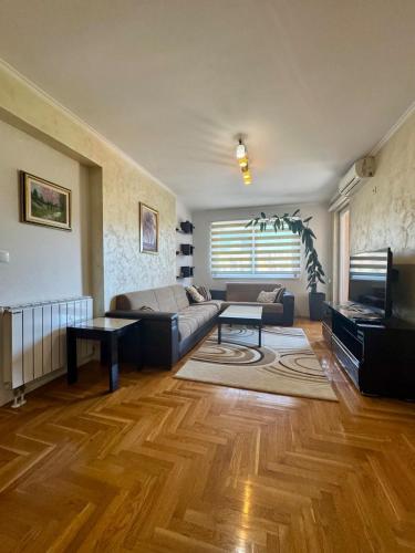 Family stay apartment with full amenities and parking
