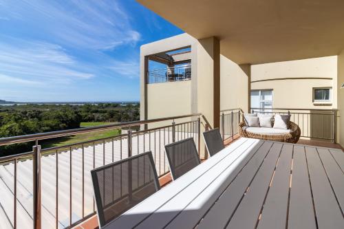 Rumah 95 m² dengan 2 kamar tidur dan 2 kamar mandi pribadi di Plettenberg Bay (Goose Valley Luxury Apartment Ocean View Plett Bay) in Plettenberg Bay