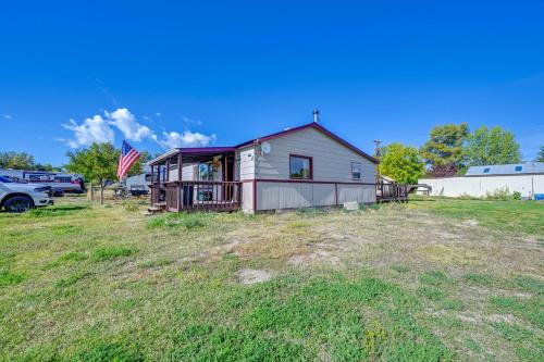 Hunt, Fish and Hike Home with Deck in Encampment in Saratoga (WY)