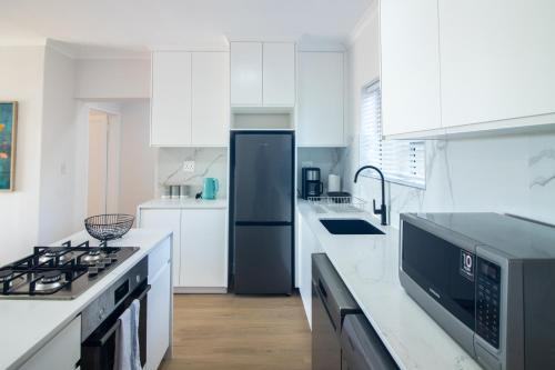 Rumah 95 m² dengan 2 kamar tidur dan 2 kamar mandi pribadi di Plettenberg Bay (Goose Valley Luxury Apartment Ocean View Plett Bay) in Plettenberg Bay