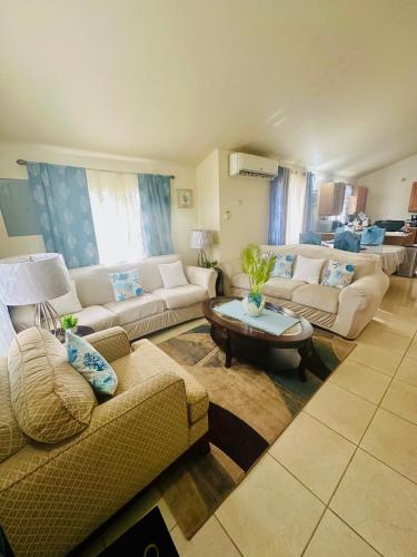 Mountain View Haven- 3 mins to the beach in Corral Spring