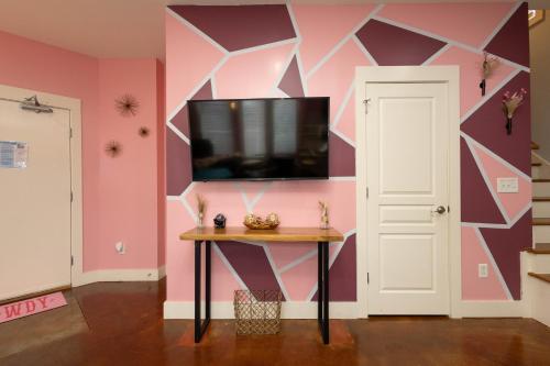 Nashville Condo with Balcony close to Broadway in Nashville, USA