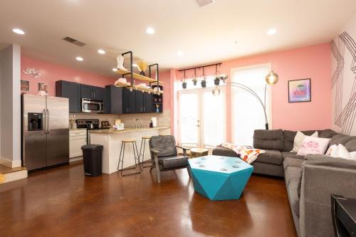 Pink Experience - West End Broadway & Restaurants - East Nashville, TN