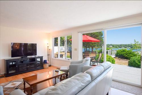 Waterfront with Private Dock, Eastham (Foto 4)