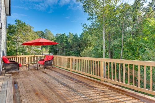 11 Mi to Dtwn Luxe Atlanta Retreat with Deck and Yard in Sandtown-Délkelet-Atlanta