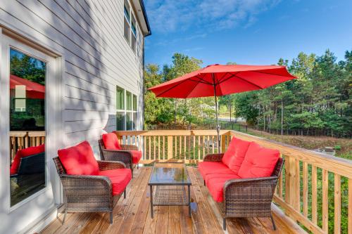 11 Mi to Dtwn Luxe Atlanta Retreat with Deck and Yard in Sandtown-Délkelet-Atlanta