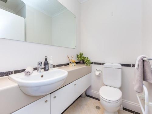 Cozy City Apt with Pool, Gym & View by Zodiak Stays, Auckland (photo 7)