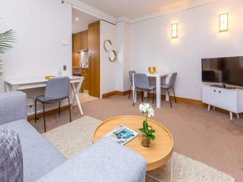 Cozy Central Apt with Pool & Gym by Zodiak Stays, Auckland (foto 3)
