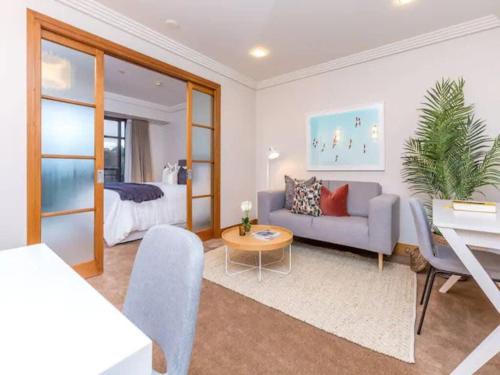 Cozy Central Apt with Pool & Gym by Zodiak Stays, Auckland (foto 6)