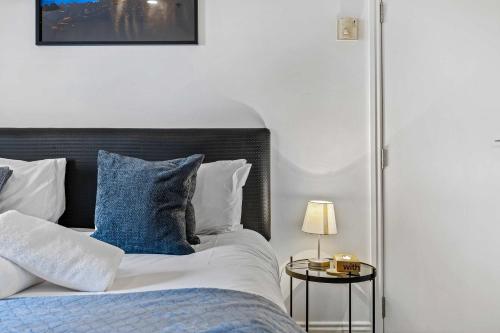 Cozy Room with King Bed, Gym and Pool Zodiak Stays, Auckland (photo 2)
