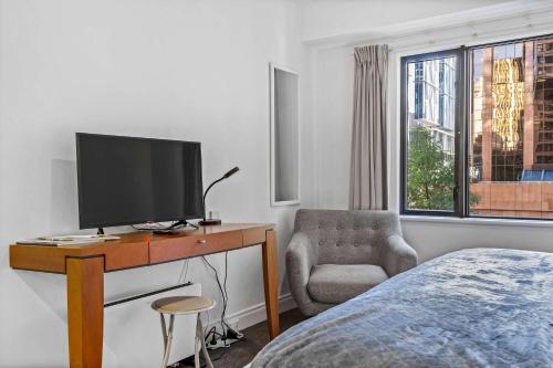 Cozy Room with King Bed, Gym and Pool Zodiak Stays, Auckland (photo 3)