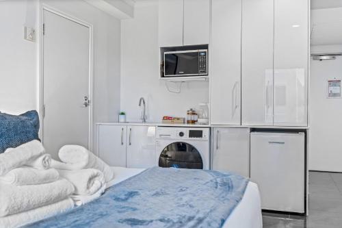 Cozy Room with King Bed, Gym and Pool Zodiak Stays, Auckland (photo 6)
