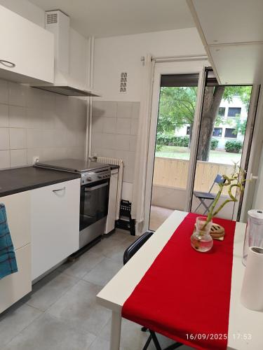 Chambre tout confort dans logement proche de la gare in Lemasson