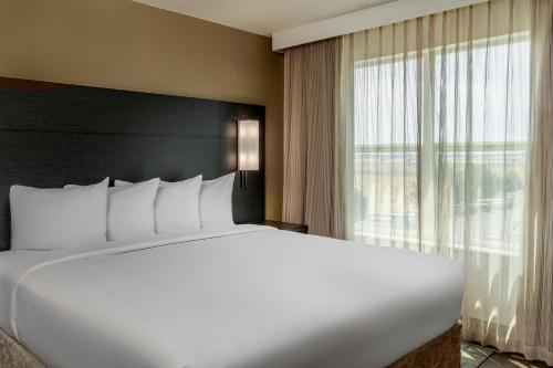 Residence Inn by Marriott Denver Airport at Gateway Park - image 3