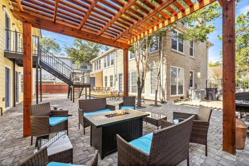 Midtown, Med Center, Dt Home Games Patio Bbq in Houston, USA