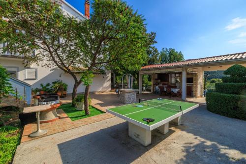 Apartments Ankica - pool & garden - image 9