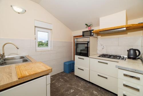 Apartments Ankica - pool & garden - image 2