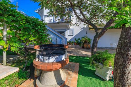 Apartments Ankica - pool & garden - image 10