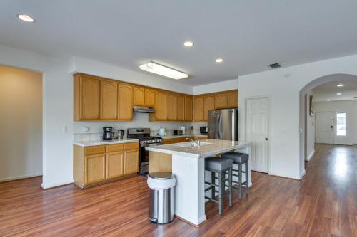 7 Mi to Lake Yosemite Family Home with Fenced Yard in Nyugat-Merced