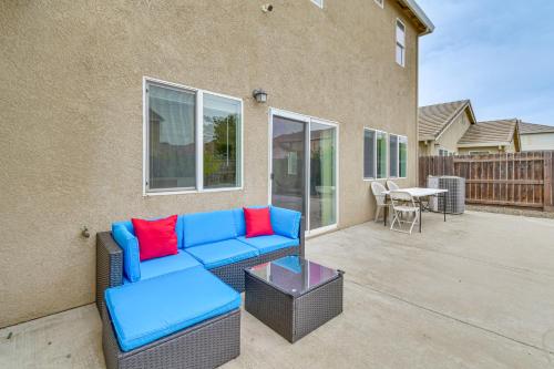 7 Mi to Lake Yosemite Family Home with Fenced Yard in Nyugat-Merced