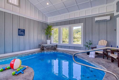 Mountain View Splash - Indoor Pool Hot Tub Game Room Stunning Smoky Mountain Views