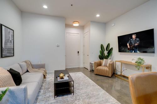 Lofts at 30th - Modern Escape - Mins to Broadway - Tap to explore photos