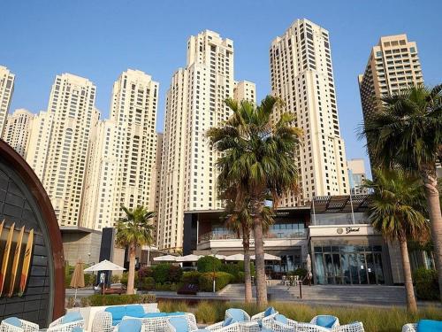 Private Room Steps from Jumeriah Beach & Marina Walk - LMY Sadaf 7 JBR Dubai, Dubaj