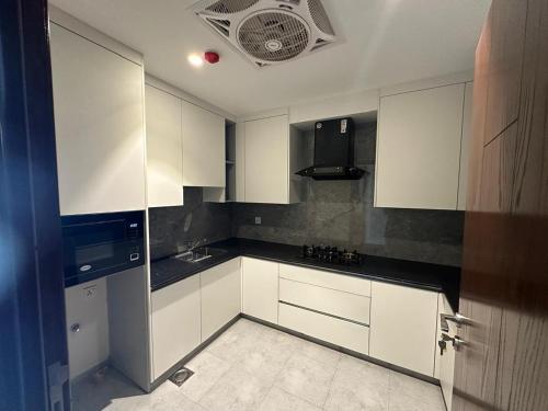Private Room Steps from Jumeriah Beach & Marina Walk - LMY Sadaf 7 JBR Dubai, Dubaj (zdjęcie 6)