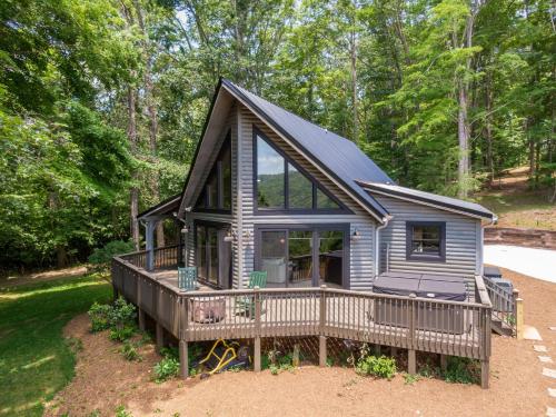 Queen Ridge Cabin, West Jefferson