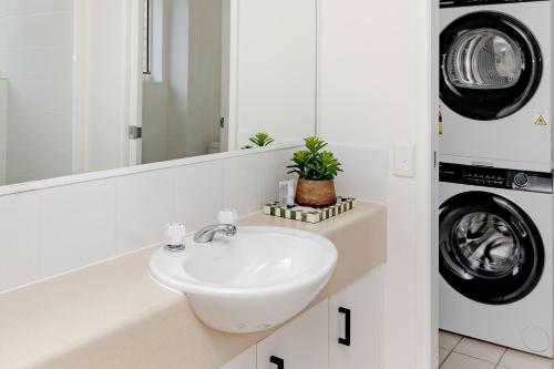 Sol Cove - Kings Beach, parks and dining at doorstep, Caloundra (foto 9)