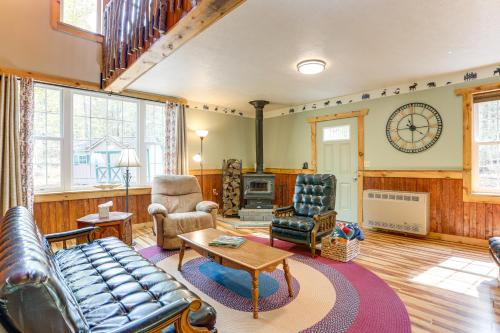 8 Private Acres: Little Mahoning Creek Cabin!