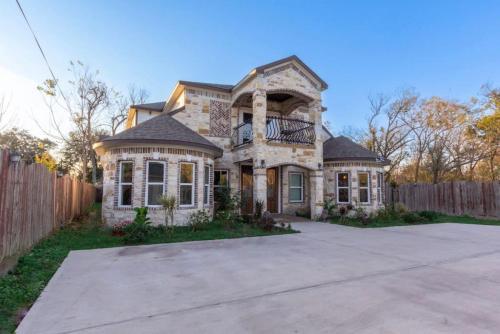 Luxury Spanish Style Getaway – khách sạn tại Đông Houston